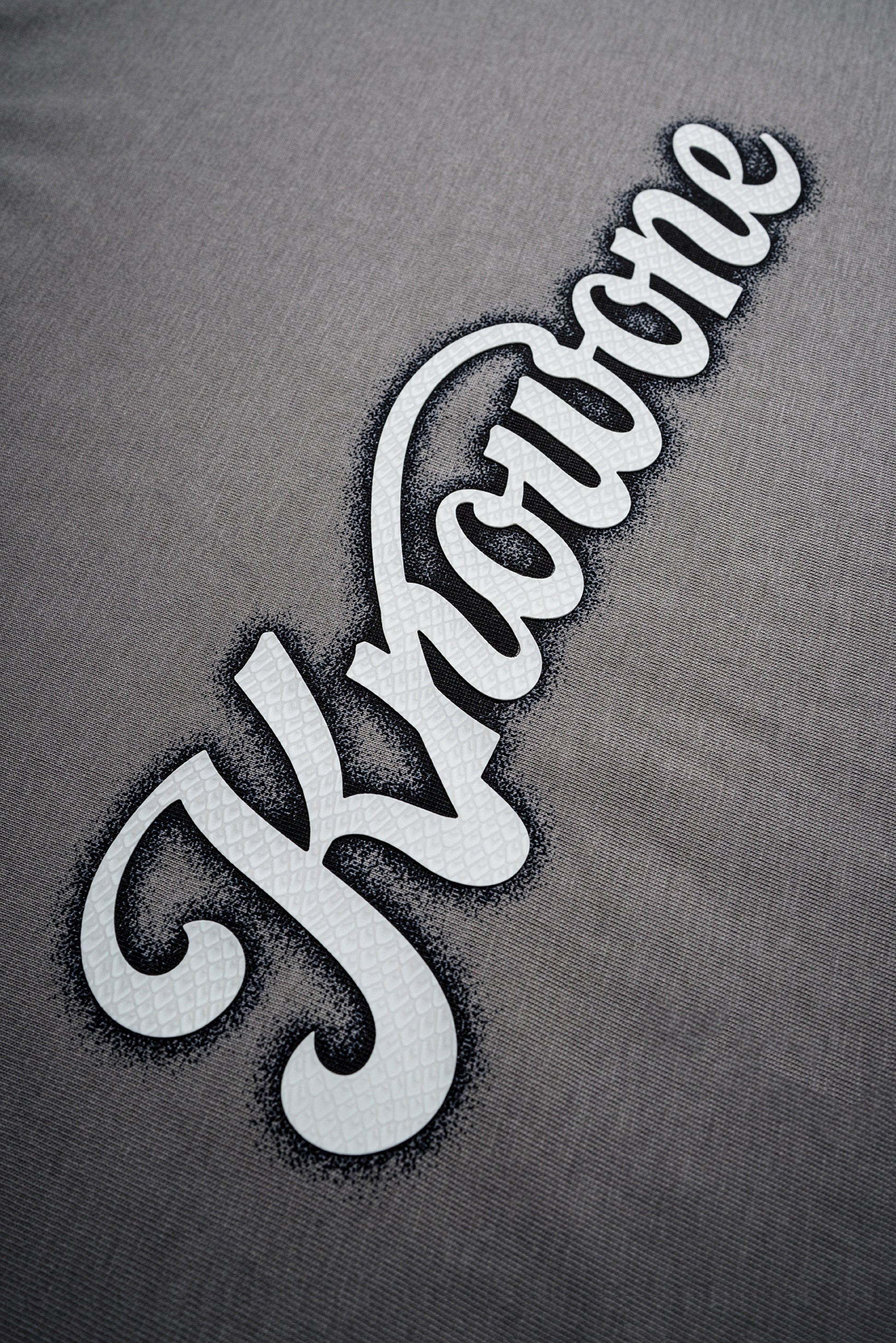 KNOWONE SNAKE EMBOSSED LOGO TEE CAMEL