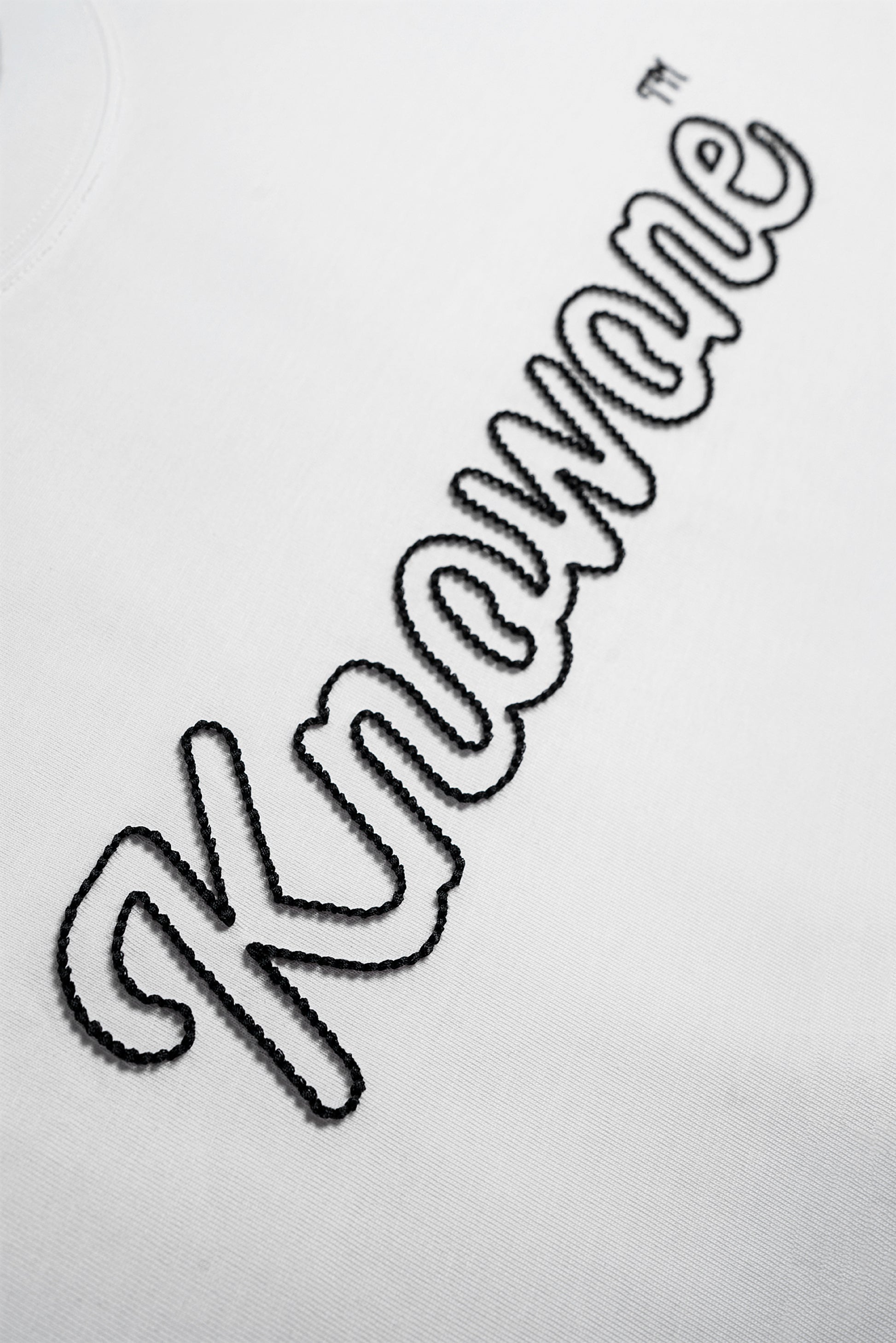 KNOWONE EMBRIODERY LOGO TEE WHITE