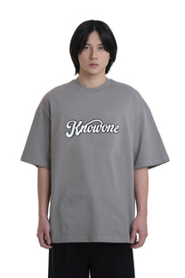 KNOWONE SNAKE EMBOSSED LOGO TEE CAMEL